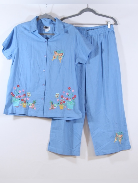 Metropolitan Other - Metropolitan Women's Blue Chambray 2-piece Short Sleeve Shirt and Capri Set NWOT